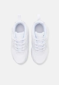 Nike Sportswear AIR MAX 90 EASYON - Tenisky - white/metallic silver