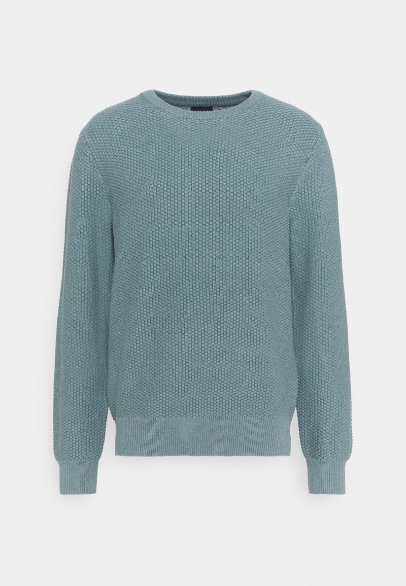 Maglione azzurro chiaro a maglia con collo tondo, maniche lunghe e polsini a coste. Un motivo testurizzato copre tutta la superficie.