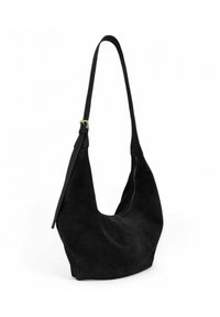 Sac hobo en daim noir avec une forme incurvée et une seule sangle ajustable. Présente une fermeture éclair sur le côté et une texture lisse. Accents en métal doré.