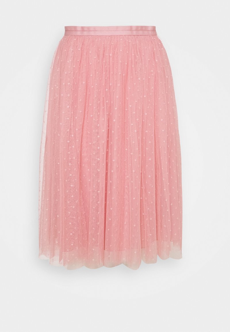 Jupe en tulle rose avec une ceinture en satin, présentant un motif étoilé et un effet ombre au niveau de l'ourlet. Matériau doux et léger.