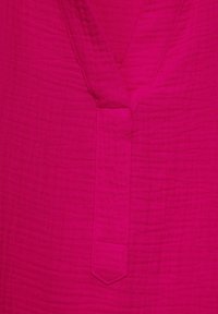 Cecil Camicetta - pink