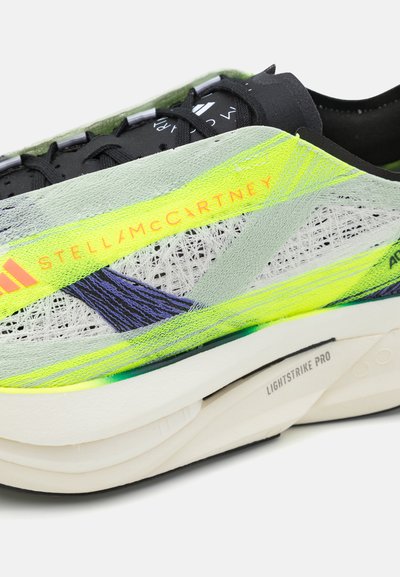 adidas by Stella McCartney PRIME STRUNG - Katujuoksukengät - linen green/collegiate purple/off white