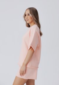 Laurella NAOMA SET - Šortky - salmon