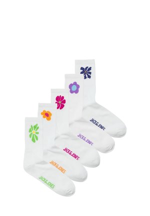 Witte katoenen crew sokken met kleurrijke bloemontwerpen. Elke sok heeft een uniek bloemenpatroon in roze, paars, oranje, groen en blauw.
