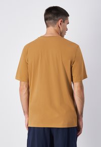 Champion ICONS CREWNECK WITH LARGE LOGO - Triko s potiskem - light brown