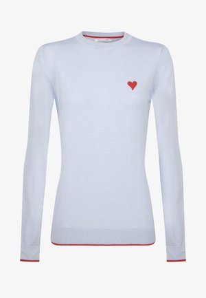 Hele sinine kudumese särk, millel on pikad varrukad, ümar kaelus ja punane südame logo rinnal. Omab punaseid aktsente varrukaotstes ja allääres.