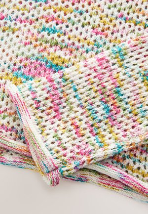 Couverture en coton tricoté avec un tissage ouvert coloré comprenant des accents roses, bleus et verts. Texture douce avec un design léger et aéré.