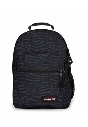 Mochila negra con patrones geométricos, correas de hombro acolchadas, bolsillo frontal con cremallera y un bolsillo lateral de malla. Tejido duradero con detalle del logotipo.