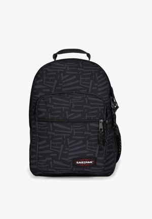 Zaino nero con motivi geometrici, spallacci imbottiti, tasca frontale con zip e tasca laterale in rete. Tessuto resistente con dettaglio del logo.