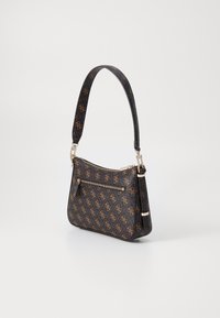 Borsa a mano nera con motivo, realizzata in materiale sintetico. Presenta dettagli in oro, una tasca frontale con zip e una sola tracolla.