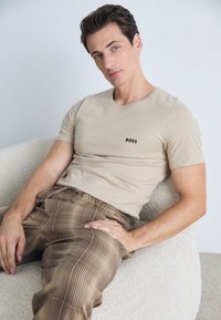 BOSS CLASSIC 3 PACK - Apakškrekls - dark blue/khaki/beige