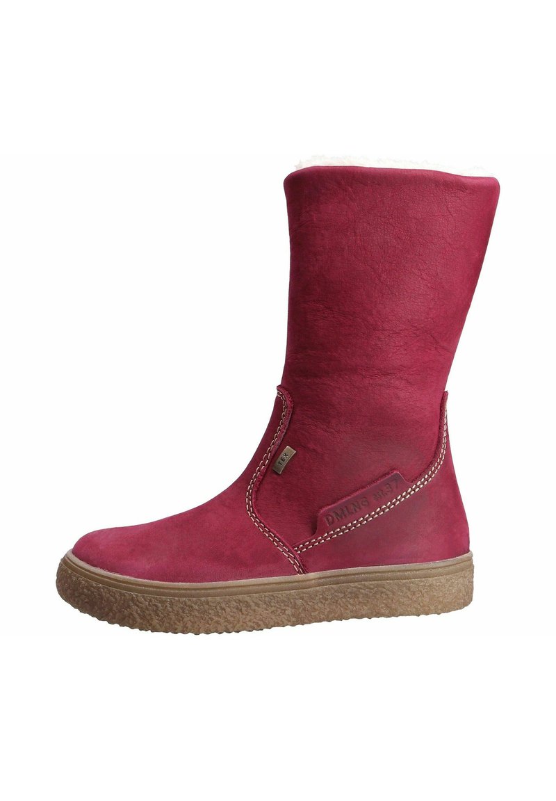 Hohe, fuchsia-samtige Stiefel mit einer weichen, weißen Fellfütterung, gestickten Akzenten und einer strukturierten Gummisohle für Griffigkeit und Flexibilität.