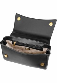 Clutch in pelle nera con una texture liscia, hardware dorato e una tasca con zip all'interno. Fodera in tessuto con motivo.