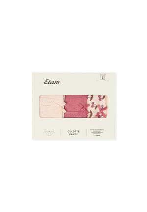 Driepack Etam culotte slips in roze en bordeaux, met bloemenpatronen en decoratieve strikjes. Verpakt in een eenvoudige, doorzichtige doos.
