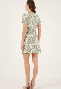 LELA REGULAR FIT - Denní šaty - olive