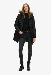 Superdry & Co FUJI HOODED MID LENGTH PUFFER - Vinterfrakke - black
