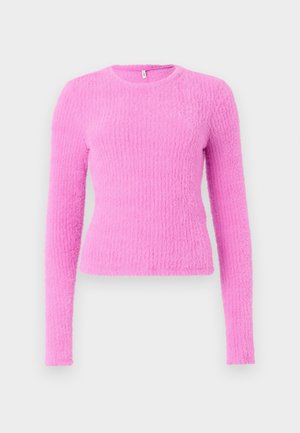 Roza dolgi pulover z dolgimi rokavi, narejen iz teksturiranega materiala. Ima okrogel izrez in prilegajoč silhueto, s prekrižanim vzorcem po celotni površini.