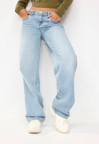 Next REGULAR FIT - Tiesaus kirpimo džinsai - mid blue