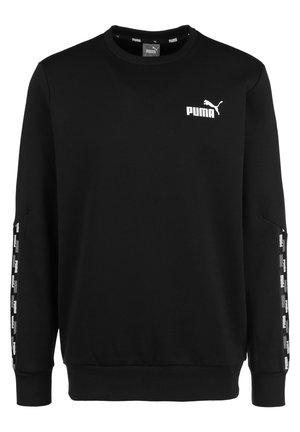 Sort Puma crewneck-sweatshirt med hvidt Puma-logo på brystet og gentagen Puma-tekst på sorte striber, der løber ned langs begge ærmer.