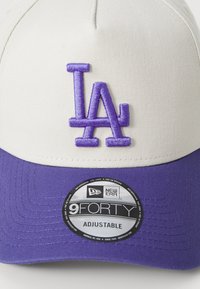 New Era PATCH EFRAME UNISEX - Καπέλο - offwhite/lila