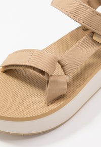 Teva FLATFORM UNIVERSAL - Sandálias de caminhada - lark