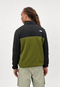 The North Face M YUMIORI FULL ZIP - Fliisjakk - forest olive/black/orange