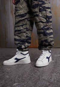 GAME UNISEX - Ψηλά αθλητικά παπούτσια - white/blue caspian sea