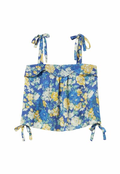 Top di camicetta floreale in blu, giallo e bianco. Presenta spalline annodate, scollatura arricciata e un tessuto morbido e leggero con un motivo vivace.