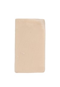 Barra di sapone rettangolare in tonalità beige chiaro, con una superficie liscia, leggermente rigata e alcune piccole imperfezioni.