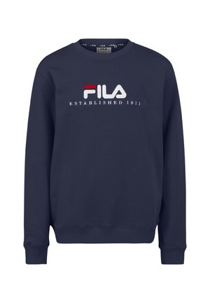 Suéter azul marino hecho de una mezcla de algodón, con un cuello redondo, puños acanalados y el logo de FILA en rojo y blanco con "ESTABLECIDO EN 1911" debajo.