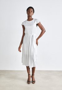 DKNY PLEATED DRESS - Koktailové šaty/večierkové šaty - vapor blue