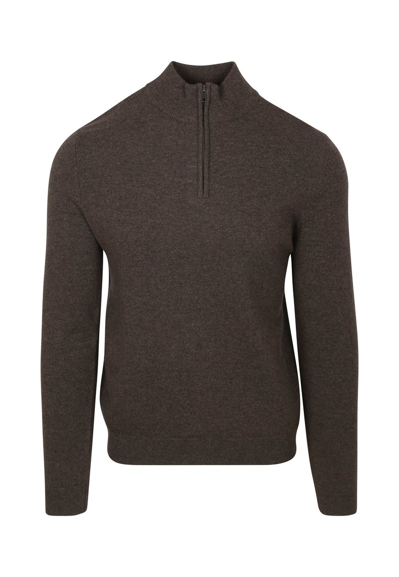 Bruine gebreide trui met een hoge kraag en halve rits. Heeft lange mouwen en een getailleerd silhouet. Zachte textuur met minimale details.