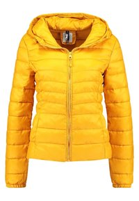 Żółta puchowa kurtka z kapturem, z zamkiem z przodu, poziomymi pikowaniami i elastycznymi mankietami. Wykonana z lekkiego syntetycznego materiału.