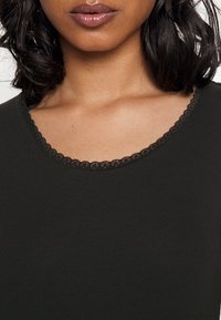 Vero Moda Petite VMDANIMAXI O-NECK - Camisola de manga comprida - black