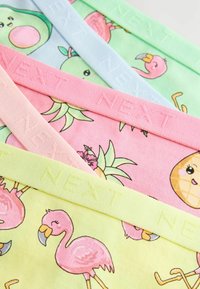 Completo di lingerie colorato con quattro design: rosa con fenicotteri, azzurro chiaro con avocado, verde menta con motivi tropicali e giallo con ananas.