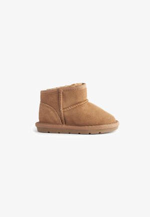Brown suede ankle boot with faux fur lining, rounded toe, and elastic side panels. Flat rubber sole with a textured grip.