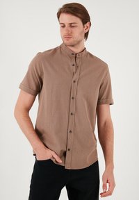 REGULAR FIT - Koszula