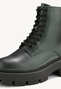 Tamaris Bottines à plateau - green metallic