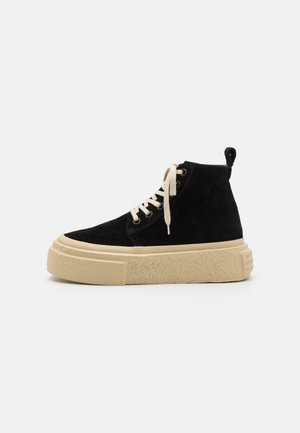 MM6 Maison Margiela, Korkeavartiset tennarit - black