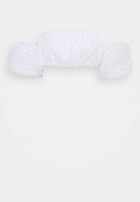 Correa elástica blanca con un patrón floral texturizado; abultamientos en ambos extremos; tela suave con un diseño fruncido.