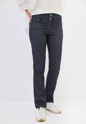 - Jeansy Slim Fit