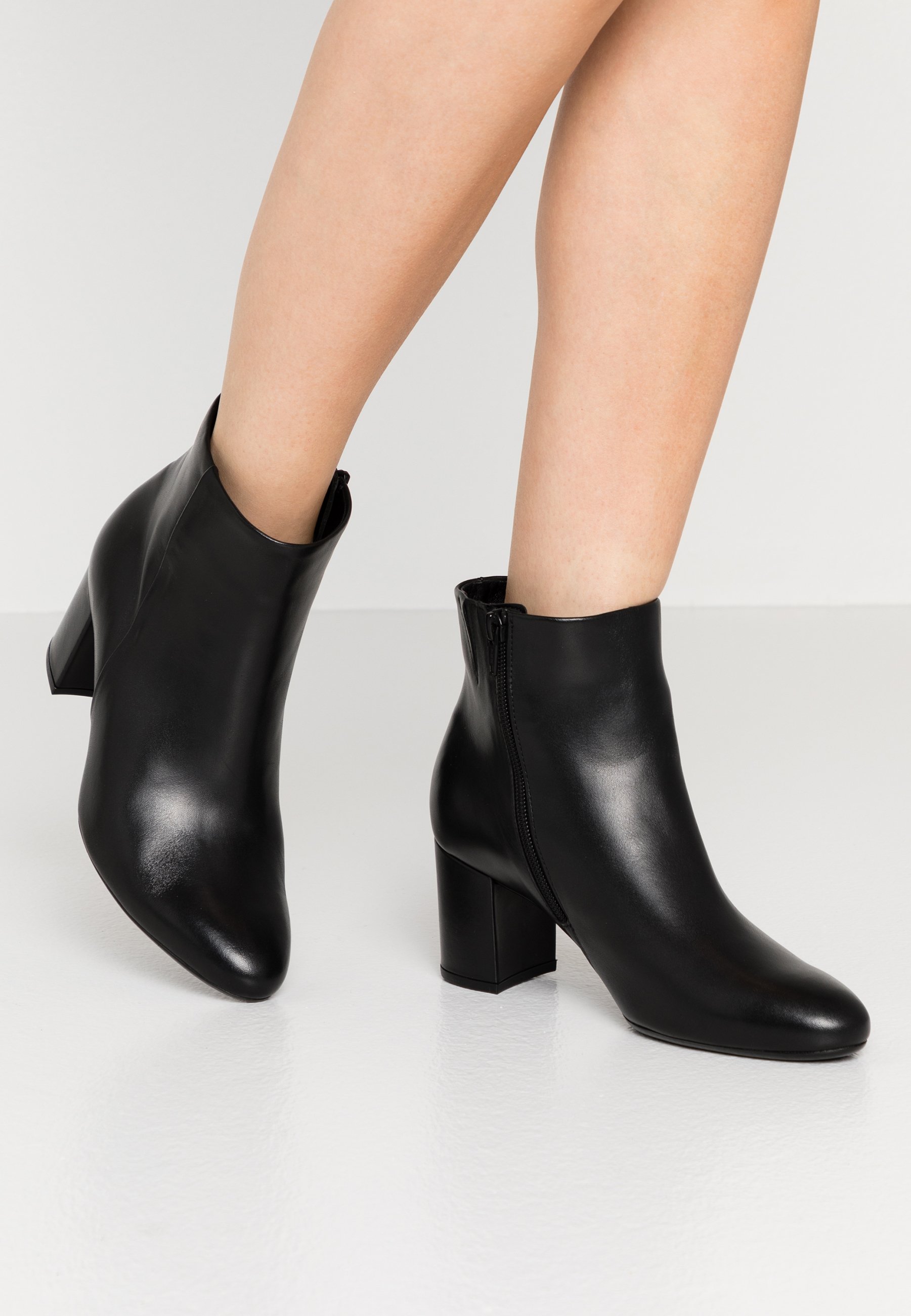 schwarze stiefeletten von gabor schwarze stiefeletten von gabor