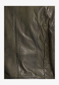 Niewybrane, forest night