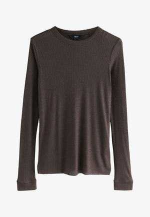 Haut marron côtelé à manches longues avec col rond, poignets ajustés et ourlet légèrement arrondi, confectionné dans un tissu tricoté léger.