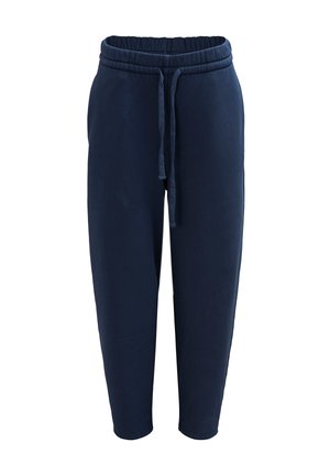 Granatowe spodnie dresowe wykonane z miękkiego materiału, z elastycznym pasem i sznurkiem do regulacji, zwężanymi nogawkami oraz mankietami przy kostkach.