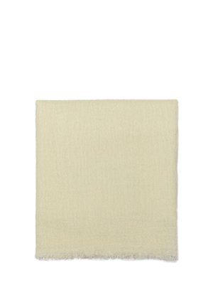 Krémově zbarvený měkký čtverec z látky s mírně třepenými okraji, zobrazený natažený na bílém pozadí.