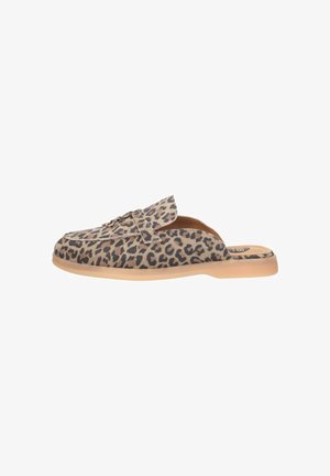 Slip-on mule shoe with leopard print fabric, rounded toe, and rubber sole, featuring decorative metal buckle on upper.