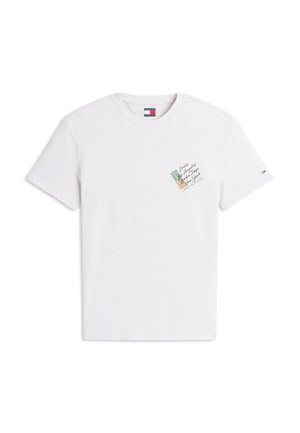 Biała koszulka z krótkim rękawem i okrągłym dekoltem, z małym kolorowym nadrukiem i napisem na lewej piersi oraz małym logo na lewym rękawie.