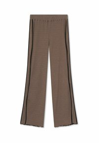 Braune weite Hosen aus weichem Stoff, mit schwarzen seitlichen Streifen und einem gewellten Saum für zusätzliche Details.