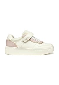 Baskets en cuir blanc avec un accent en cuir rose et une sangle Velcro. Dotées d'une semelle blanche texturée. Détails cousus sur l'ensemble.